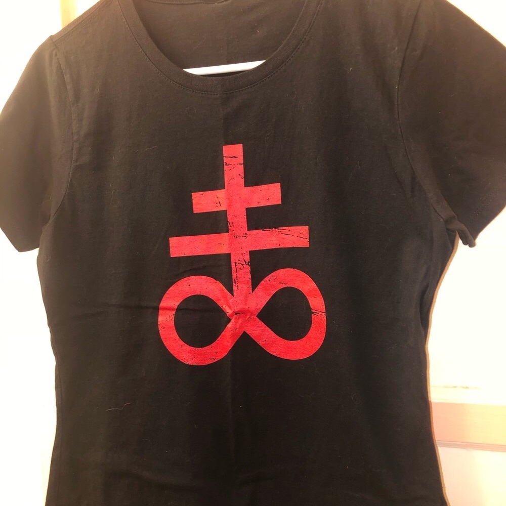Satanic cross t-shirt 🖤❤️ - Picture 3 of 4